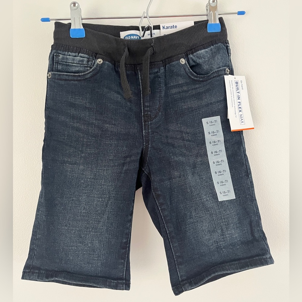 Old navy boys karate shorts. Size small (6-7)